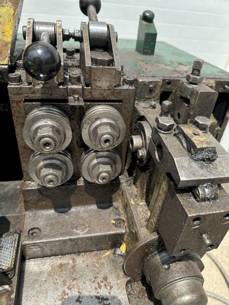Lewis Machine Co 2SHV Straightening &amp; Cutting Machine