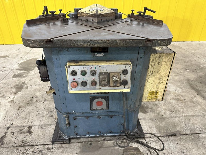 8&quot; x 8&quot; x 1/8&quot; AMADA MODEL #CS-220 HYDRAULIC NOTCHER: STOCK #20970