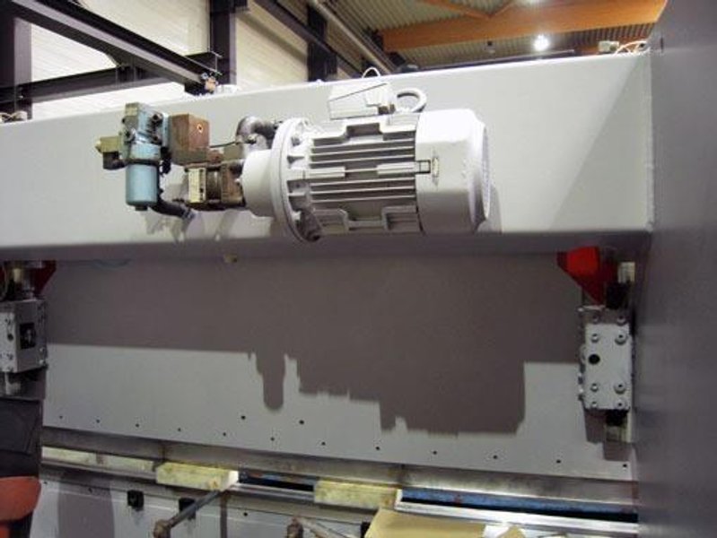 Beyeler - 65 ton x 2500 mm CNC