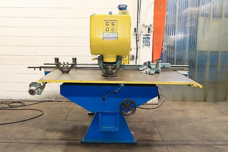 30 TON STRIPPIT SEMI-AUTOMATIC FABRICATOR  MODEL SUPER 30/30