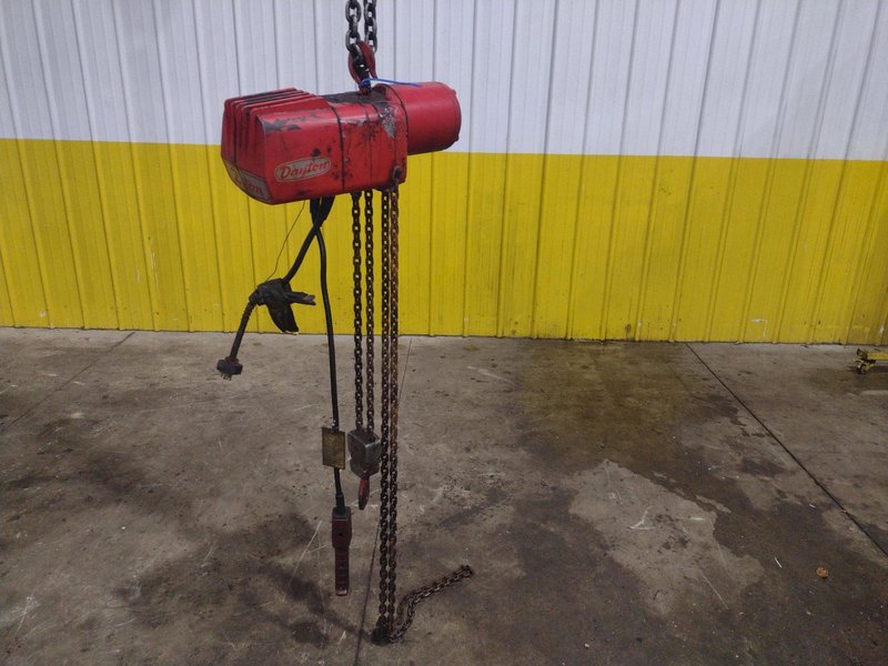 2 TON DAYTON HOIST: STOCK #22475