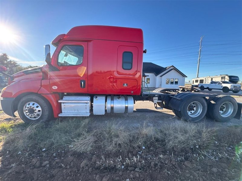 2020 Freightliner Cascadia 1FUJHHDV9LLLC1673