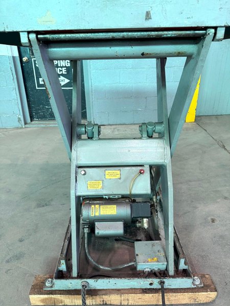 4000 Lb. Southworth Hydraulic Lift Table,  42" x 48" Platform, 7" Lowered, 42" Raised, 1 Phase