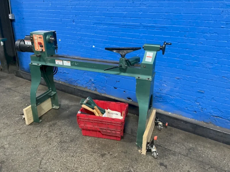 GRIZZLY 35” X 8” VARIABLE SPEED WOOD LATHE   -  G0632