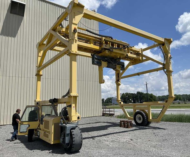 Mobile Crane Lift, Combilift Ltd., 40 Ton