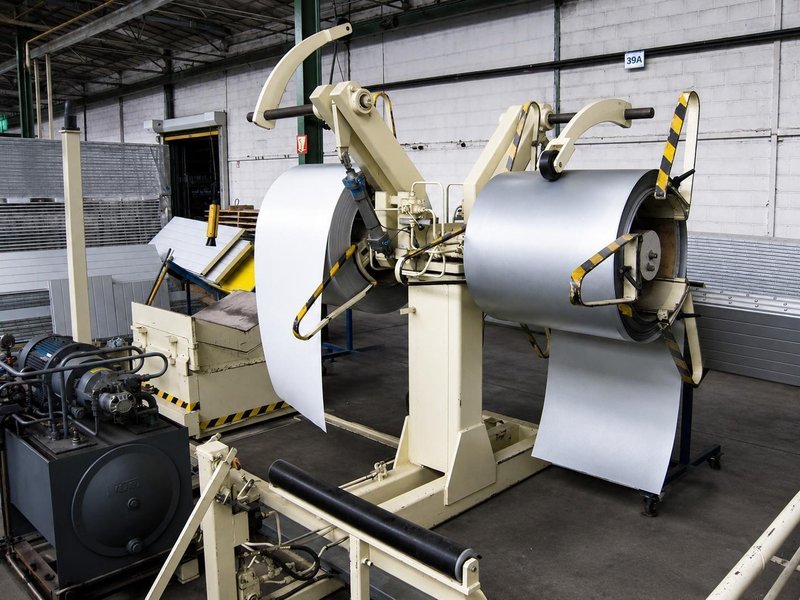 Jensen - Sandwich panel line for sectional gates