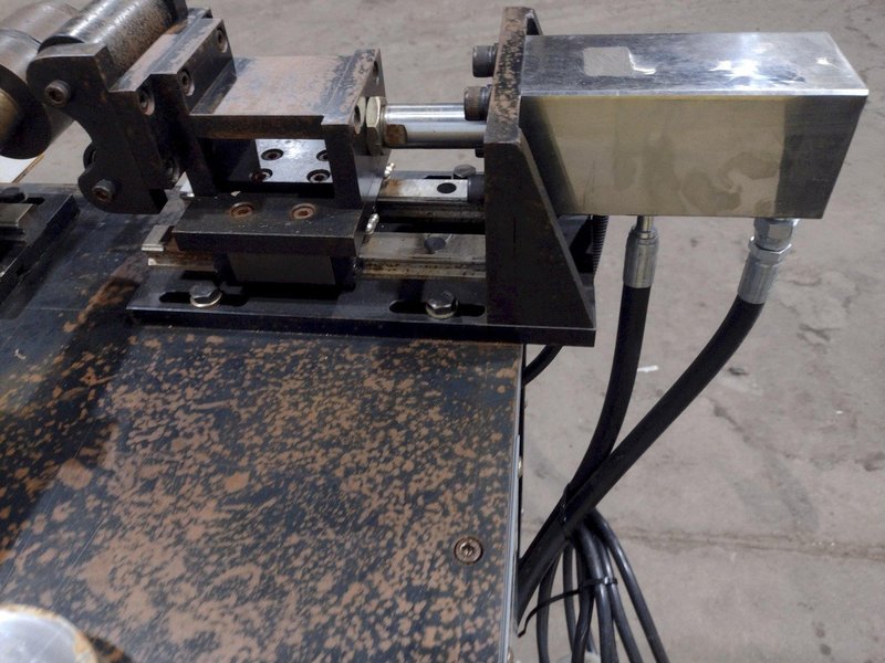 DURAFLEX MANDREL TYPE PIPE CUTTING MACHINE: STOCK #19328