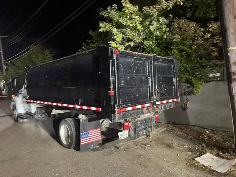 GMC C5500 Dump Truck, 2005 – Diesel, Swing Doors
