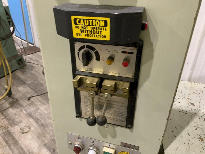 19-1/2" VICTOR DCM-5 VERTICAL BAND SAW: STOCK #81434