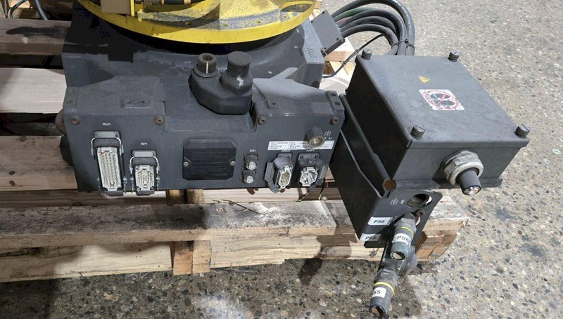 FANUC R-2000IB/210F + R30IB ROBOT ARM AND CONTROL CABINET USED