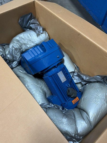 SEW-EURODRIVE 7.5 HP GEAR DRIVE