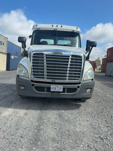 Freightliner Cascadia Day Cab Truck, 2012