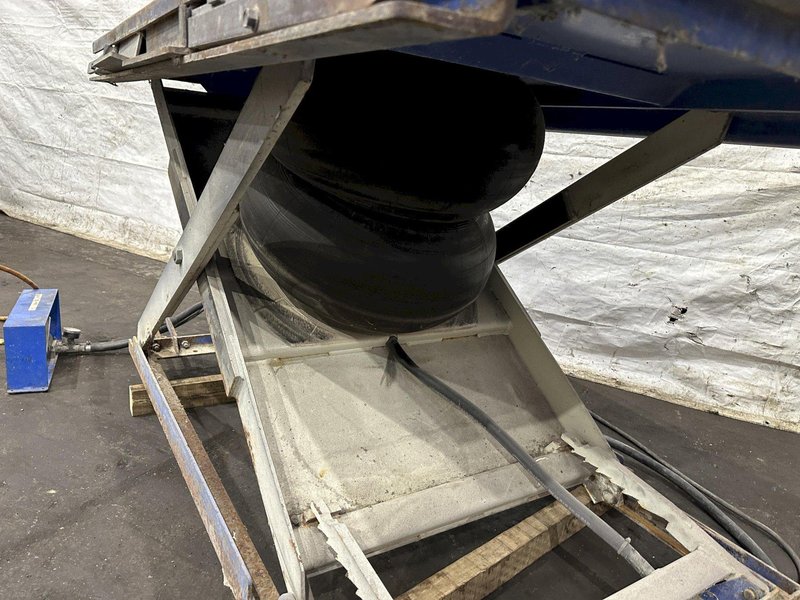 6000 LB CHISUM PNEUMATIC PLATFORM LIFT: STOCK #77682