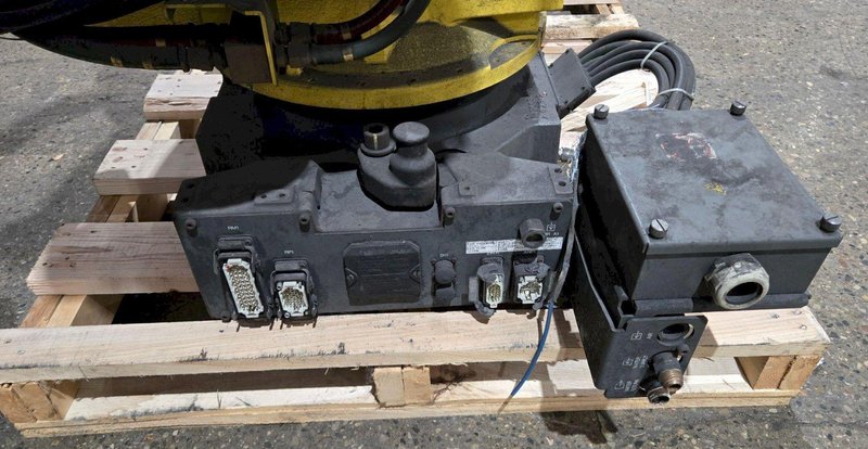 FANUC R-2000IB/210F + R30IB ROBOT ARM AND CONTROL CABINET USED