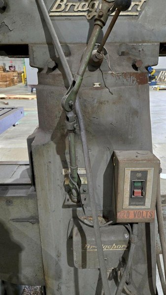 BRIDGEPORT 153367 VERTICAL MILL 1 1/2 HP 3 PH 230 V USED