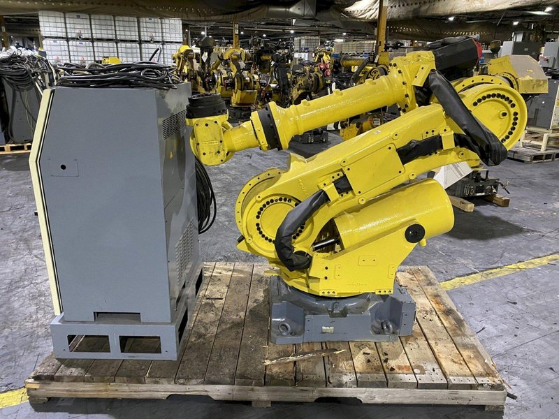 FANUC – R-2000iB/210F w/ R-30iA Controls USED