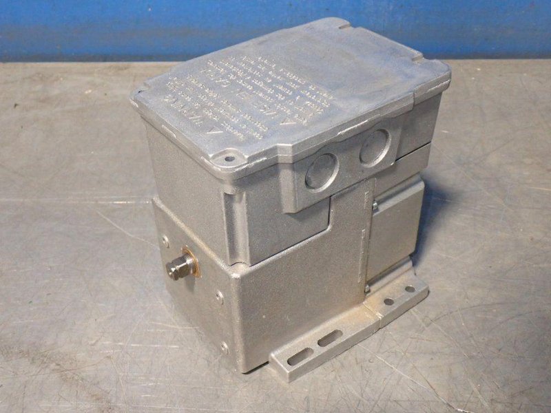 HONEYWELL MODUTROL IV MOTOR  -  M9174C1025