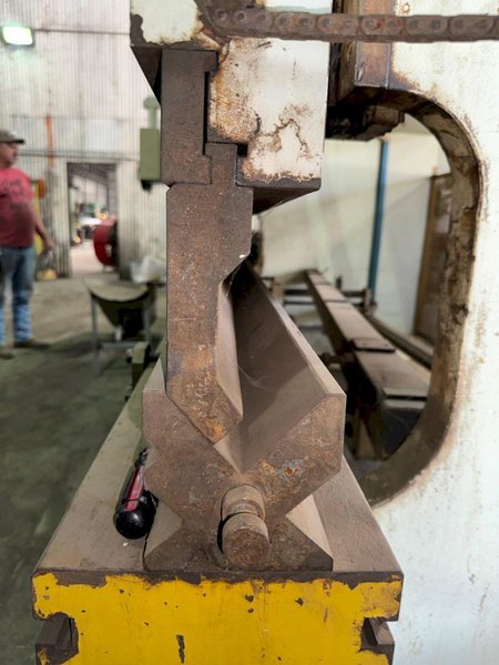 220 TON X 12' DURMAZALAR/FINELINE HAP37200 CNC PRESS BRAKE. STOCK # 0342525