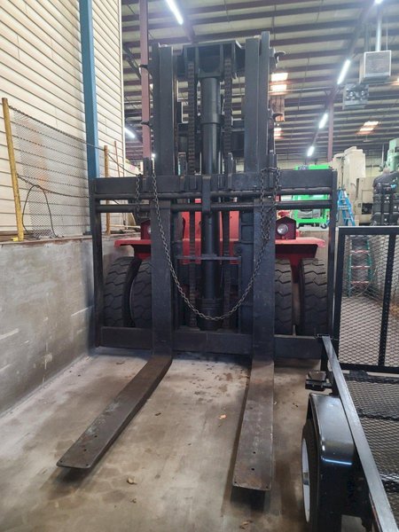 Clark CH250-8 Pneumatic Forklift (#4704)