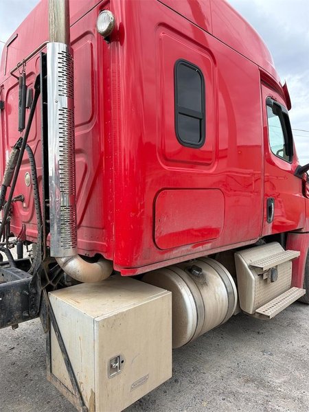 2020 Freightliner Cascadia 1FUJHHDV0LLLC1688