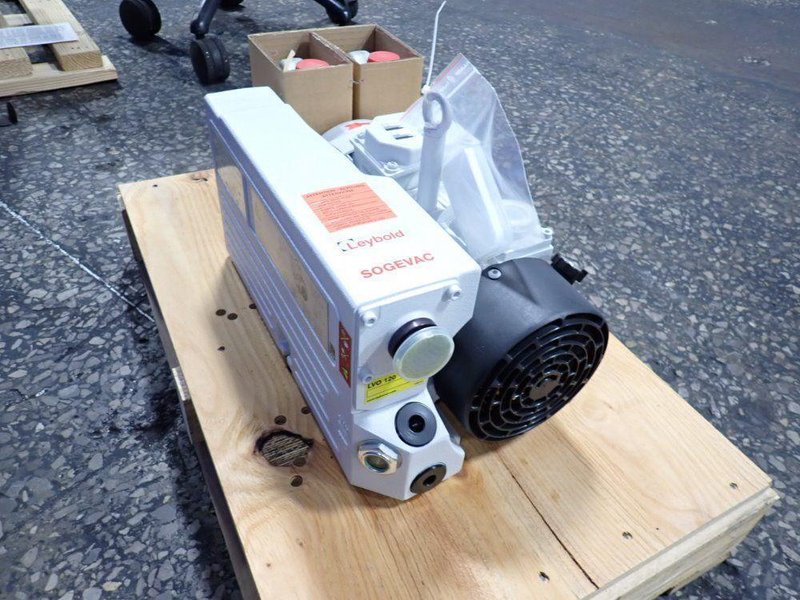 LEYBOLD 1.10 KW VACUUM PUMP  -  SV28BI 960273