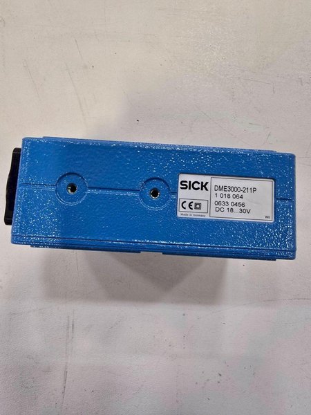 SICK DME3000-211P DISPLACEMENT SENSOR NEW
