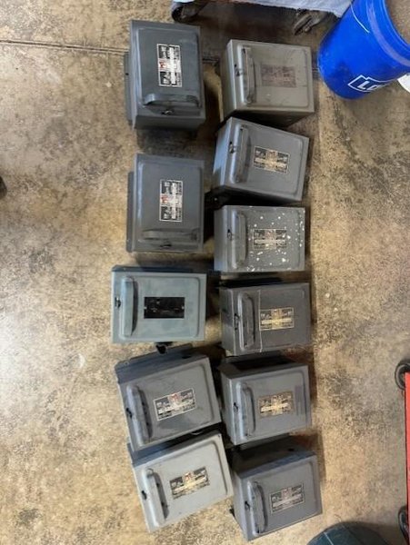 BULLDOG AND CONTINENTAL BUS PLUG BOXES  30 AND 60 AMP