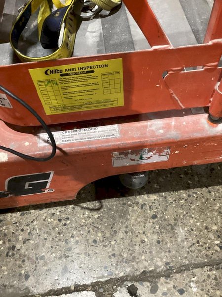 JLG 12SP VERTICAL MAN LIFT USED