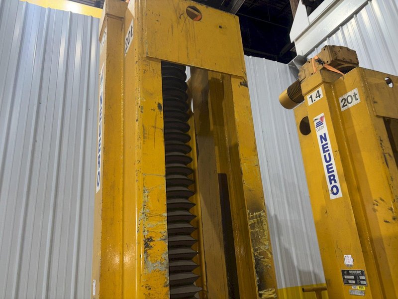 (4) 20 TON (160,000 LBS TOTAL) RAILWAY / NEUERO HEAVY DUTY MOBILE VERTICAL LIFT JACKS: YOBRO #23870