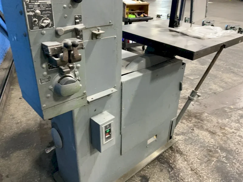 DOALL 30” X 30” VERTICAL BAND SAW   -  V 26