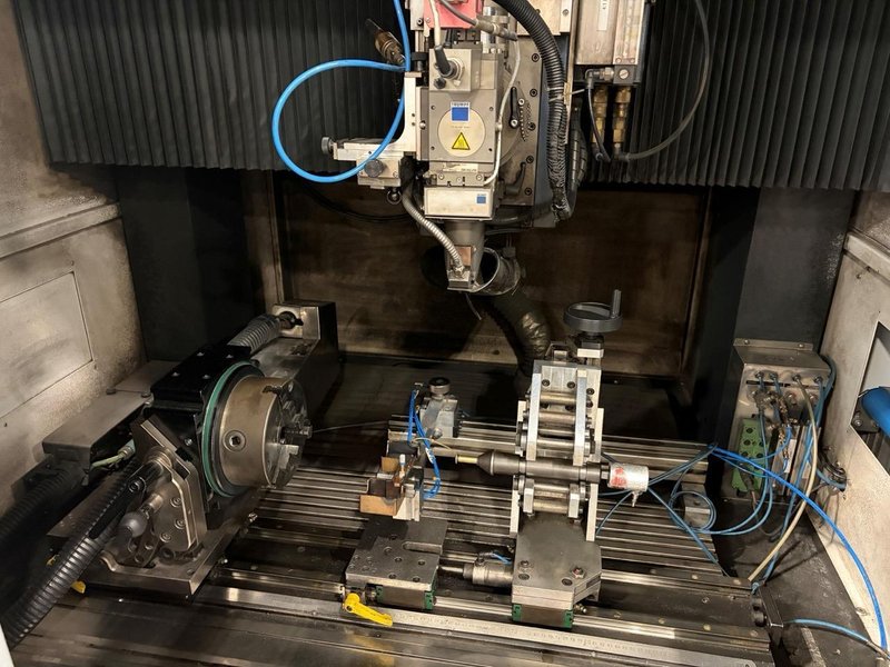 Trumpf TruLaser Cell 3010 Fiber Laser, 2011 – 3.5′ x 2′ Table, Chiller