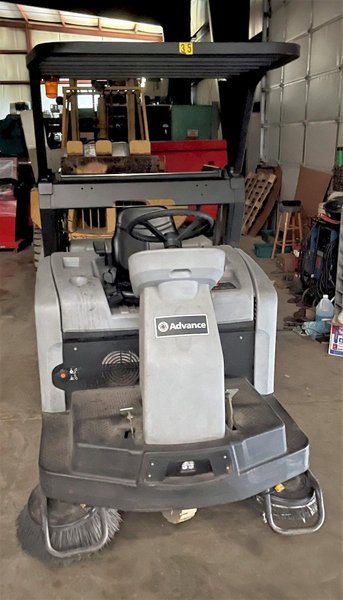 Advance SW5500 Ride-On Sweeper