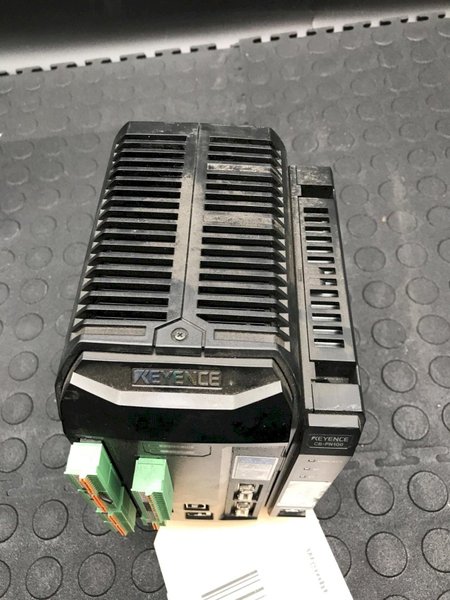 KEYENCE LJ-V7001P Laser Displacement Controller w/ CB-PN100 USED