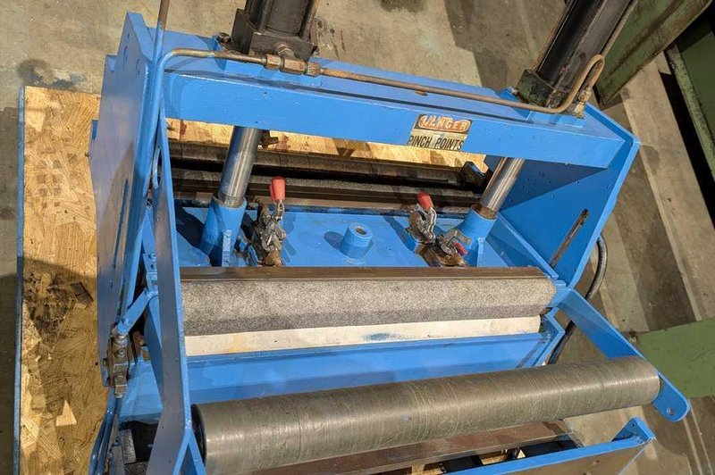 Tension Stand, Ruesch, 32&quot; Wide