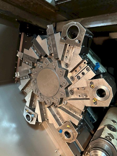 Doosan Daewoo Puma 300C CNC Lathe, 2005 – 15″ Chuck, Chip Conveyor, Programmable Tailstock