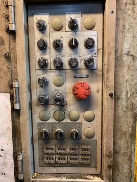 USED FUKUI 1,100 TON STRAIGHT SIDE TRANSFER PRESS MODEL TTD1100T2, Year: 1990's