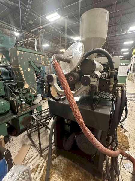 165 Ton, 13oz Cincinnati VSX 55 – 4.44 OZ Injection Moulding Machine, 17.9″ X 16.73″