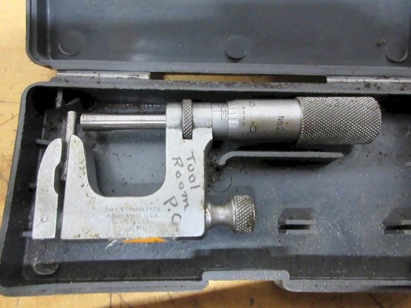 Micrometers | (2) Mitutoyo 0-1" Wall Mics, (1) Mitutoyo (1) Starrett 0-1" Wall Mic, (1) Lufkin 0-1" Pressure Mic, Brown &amp; Sharpe 0-1" Depth Mic- Auction Item