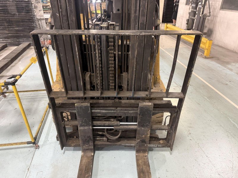 10,000 LB CAT MODEL #GC45KSWB LP GAS FORKLIFT W/ RICE LAKE INTEGRATED SCALE SYSTEM: YOBRO #25941