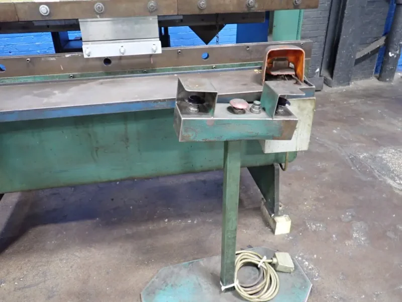 WYSON 72" X 40 TON PRESS BRAKE  -  H-4072