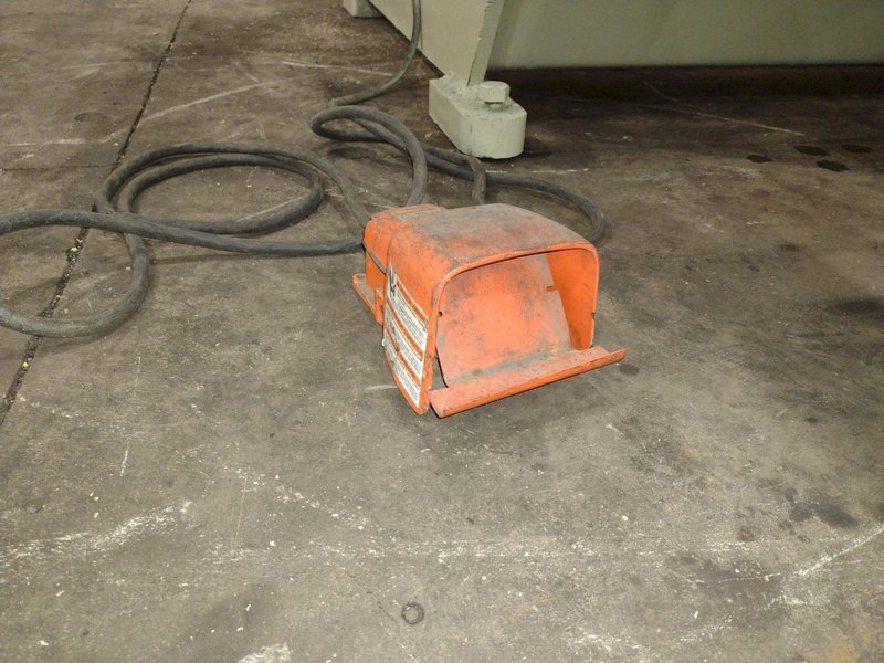 10' X 1/4" ACCURPRESS MODEL #825010 LP ACCURSHEAR HYDRAULIC SHEAR: YOBRO #24451