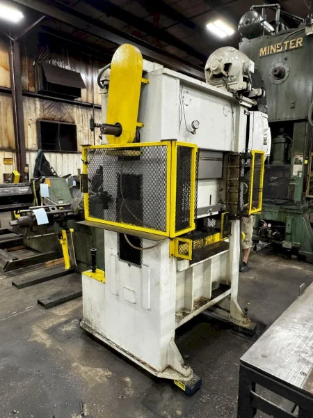 40 TON L&amp;J STRAIGHT SIDE PRESS: YOBRO #23910