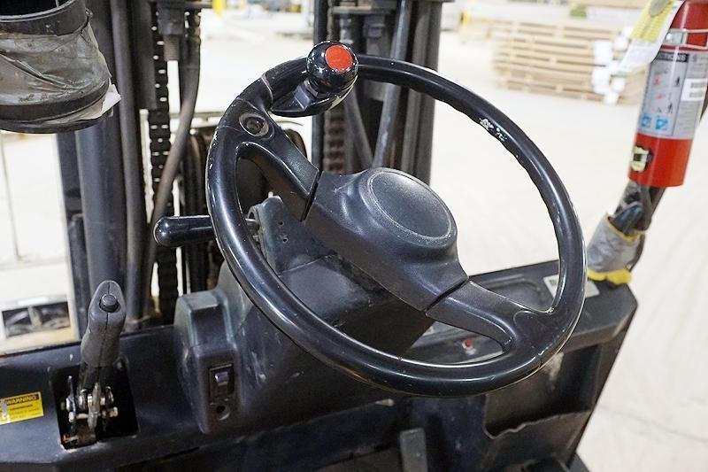 11,000 LBS YALE MODEL #GLC120 BOX-CAR SYTLE LP GAS FORKLIFT: YOBRO #24713