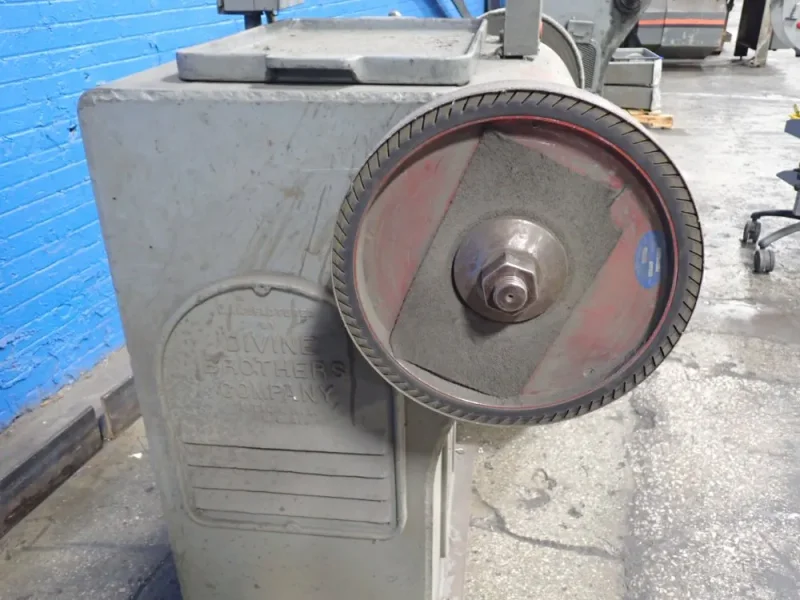 DIVINE BROTHERS COMPANY 5 HP DOUBLE-ENDED BUFFER  -  VCS-5