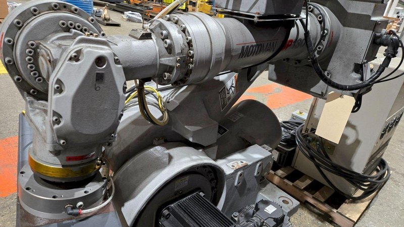 YASKAWA MOTOMAN UP130-RB00 INDUSTRIAL ROBOT ARM AND CONTROL CABINET USED