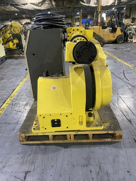 FANUC – R-2000iA/200T w/ R-J3iB Controls PARTS ONLY