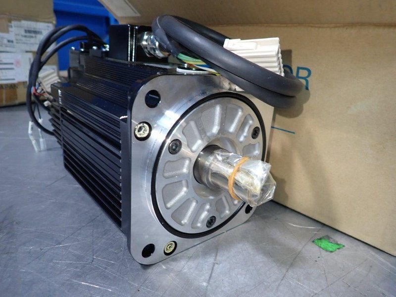 YASKAWA AC SERVO MOTOR  -  SGMGH-13A2A-YRA1