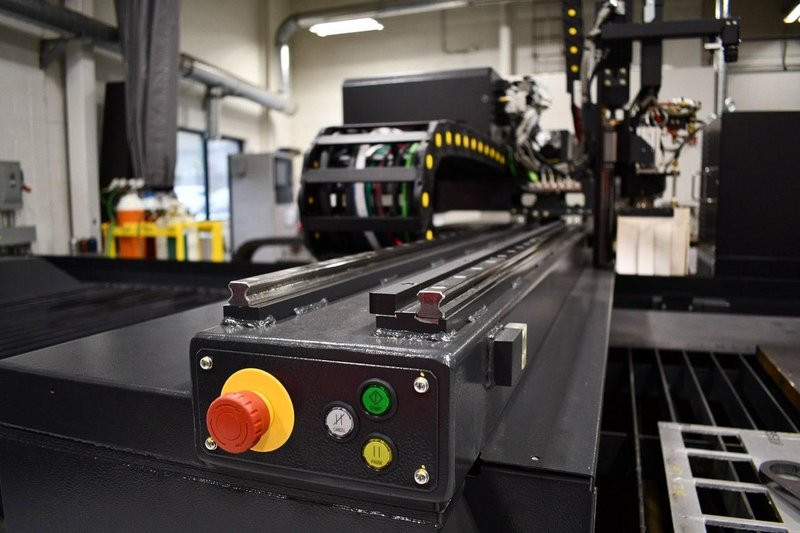 6′ x 12′ Komatsu TFP612 3 Series CNC Plasma-Oxyfuel Cutting System, 2023 – Komatsu 300 Amp, With Warranty