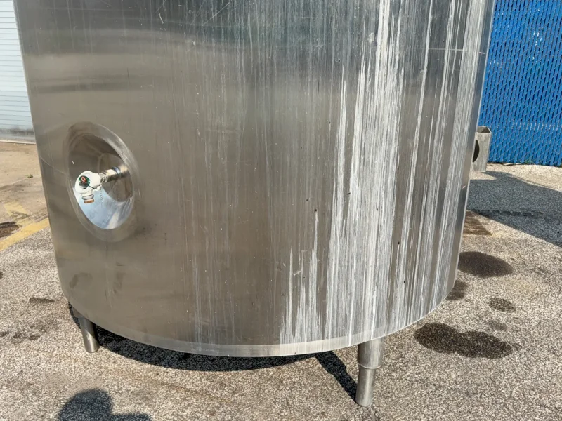 APACHE approx 1400 GALLONS S/S MIXING TANK