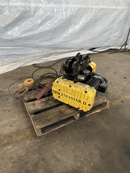 1 TON R&amp;M SPACEMASTER CABLE HOIST. STOCK # 0315722